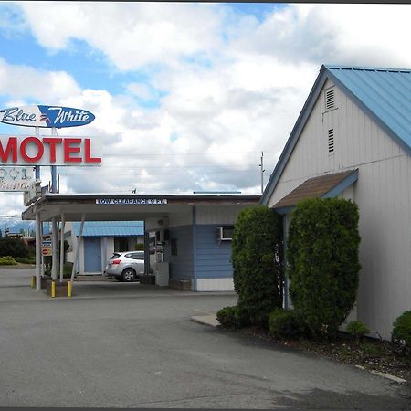 Blue And White Motel Калиспел Екстериор снимка