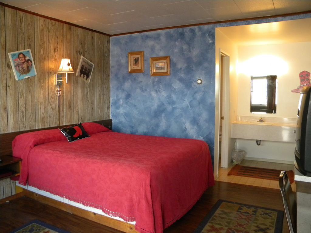 Blue And White Motel Калиспел Екстериор снимка