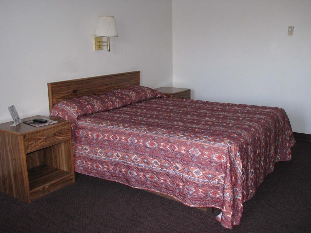 Blue And White Motel Калиспел Екстериор снимка