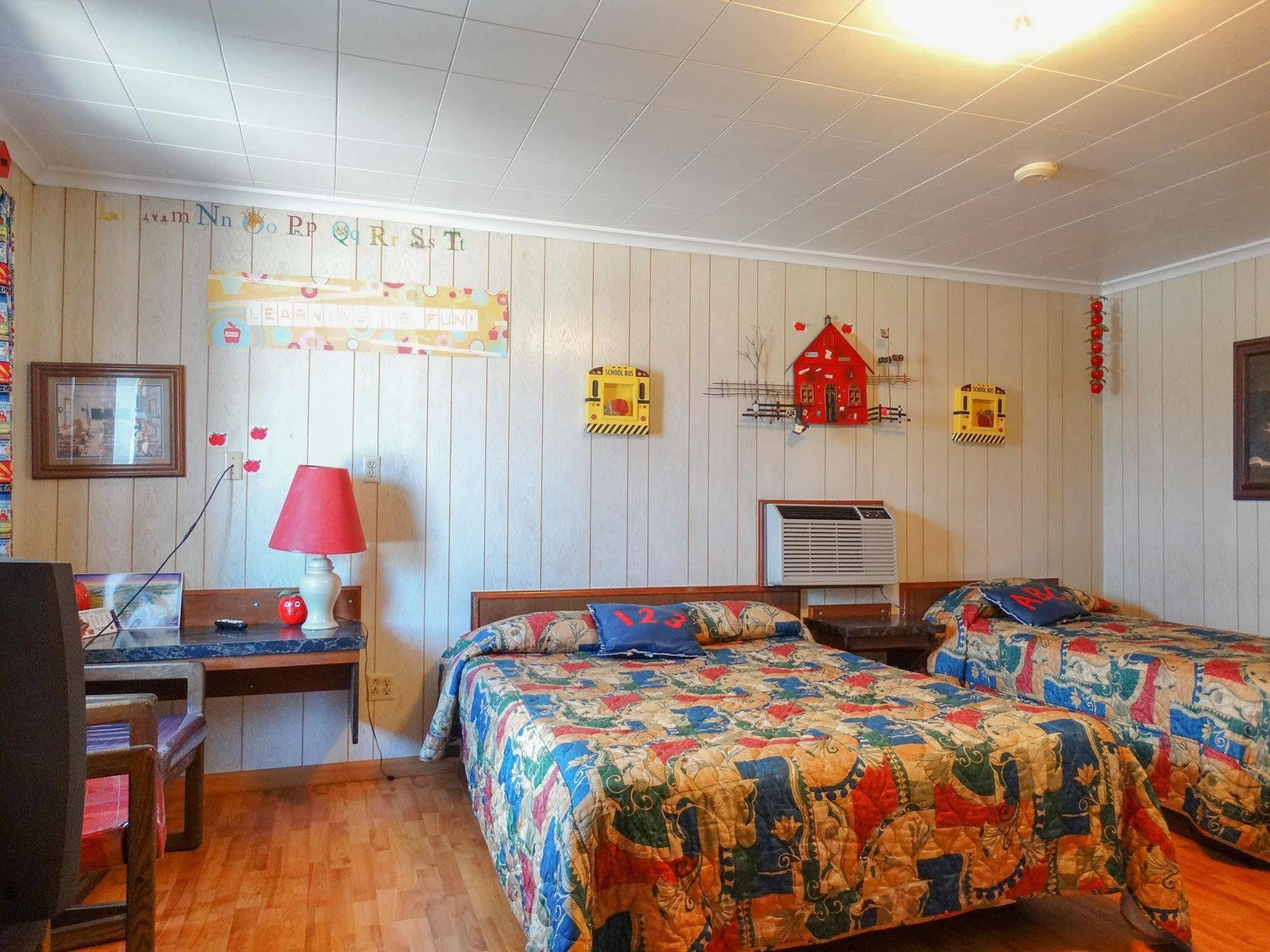 Blue And White Motel Калиспел Екстериор снимка