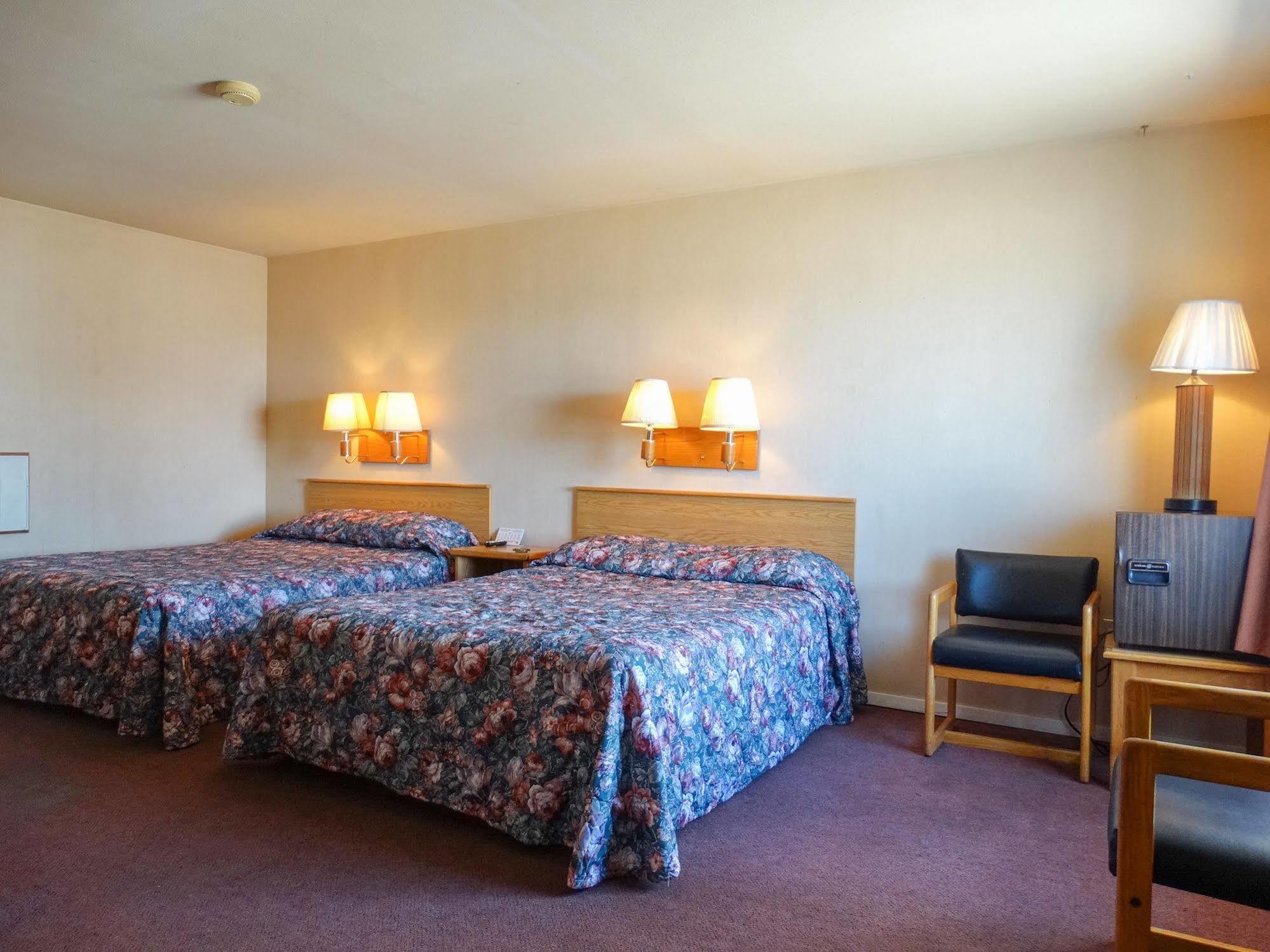 Blue And White Motel Калиспел Екстериор снимка