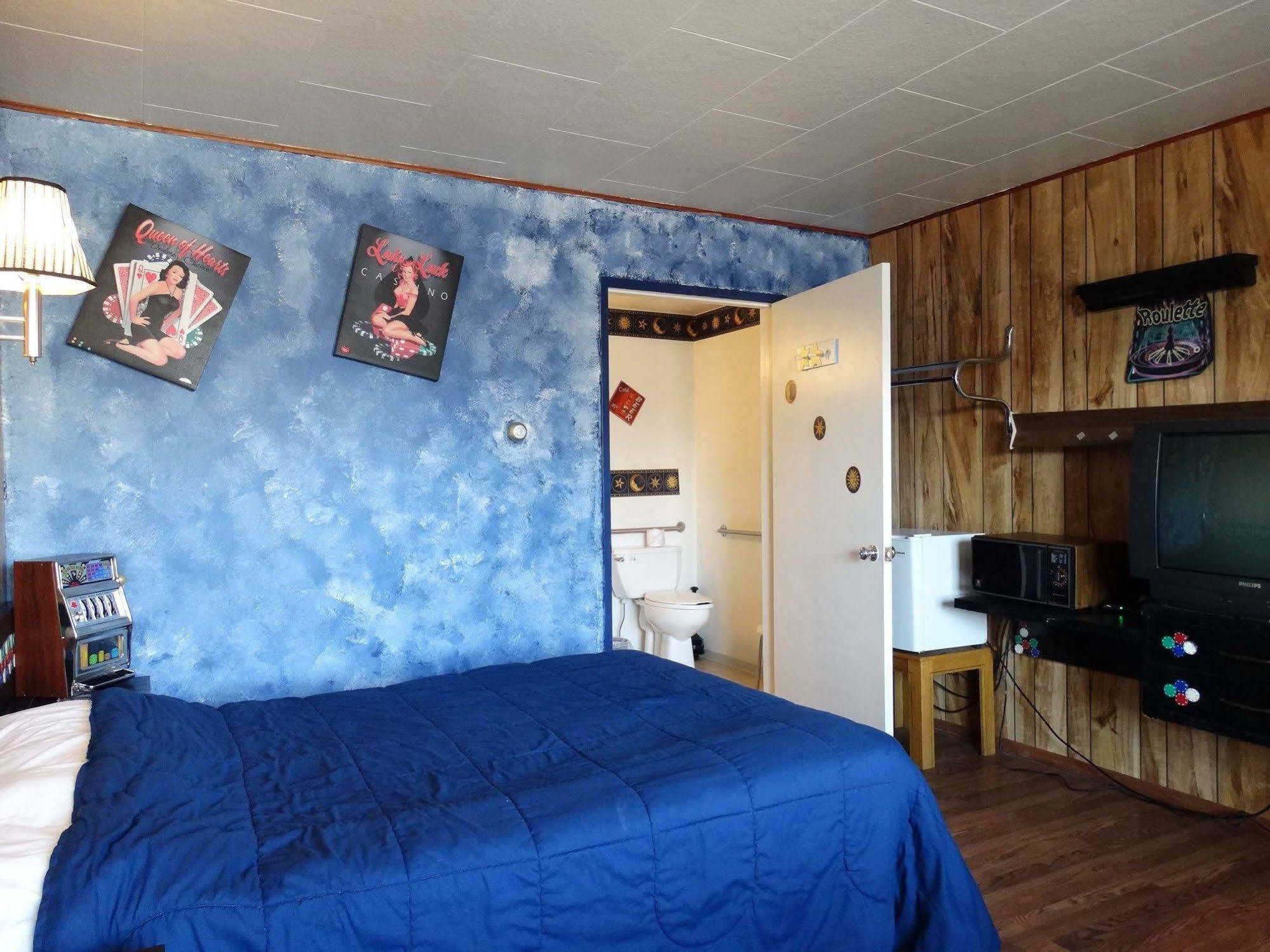 Blue And White Motel Калиспел Екстериор снимка