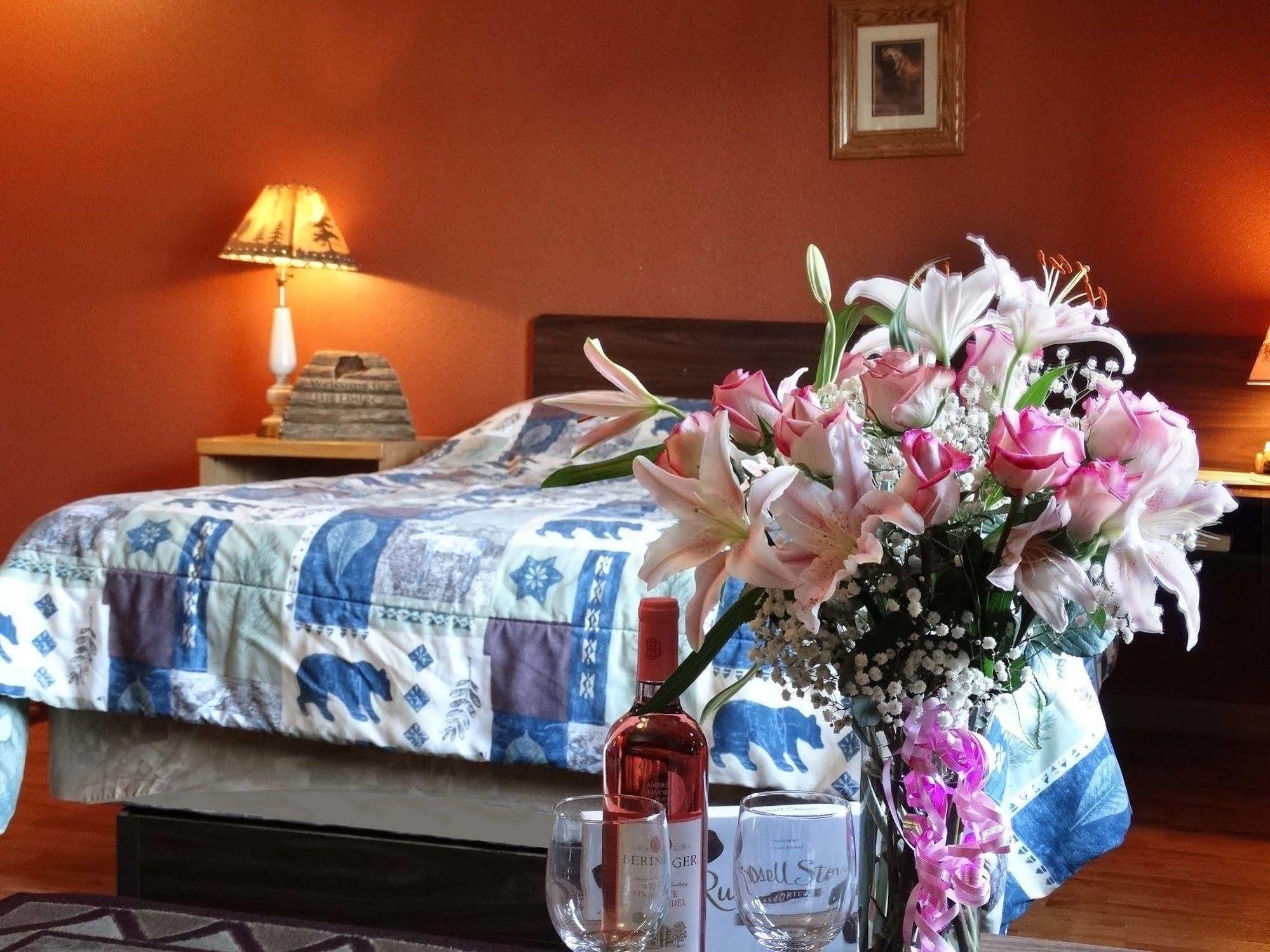 Blue And White Motel Калиспел Екстериор снимка