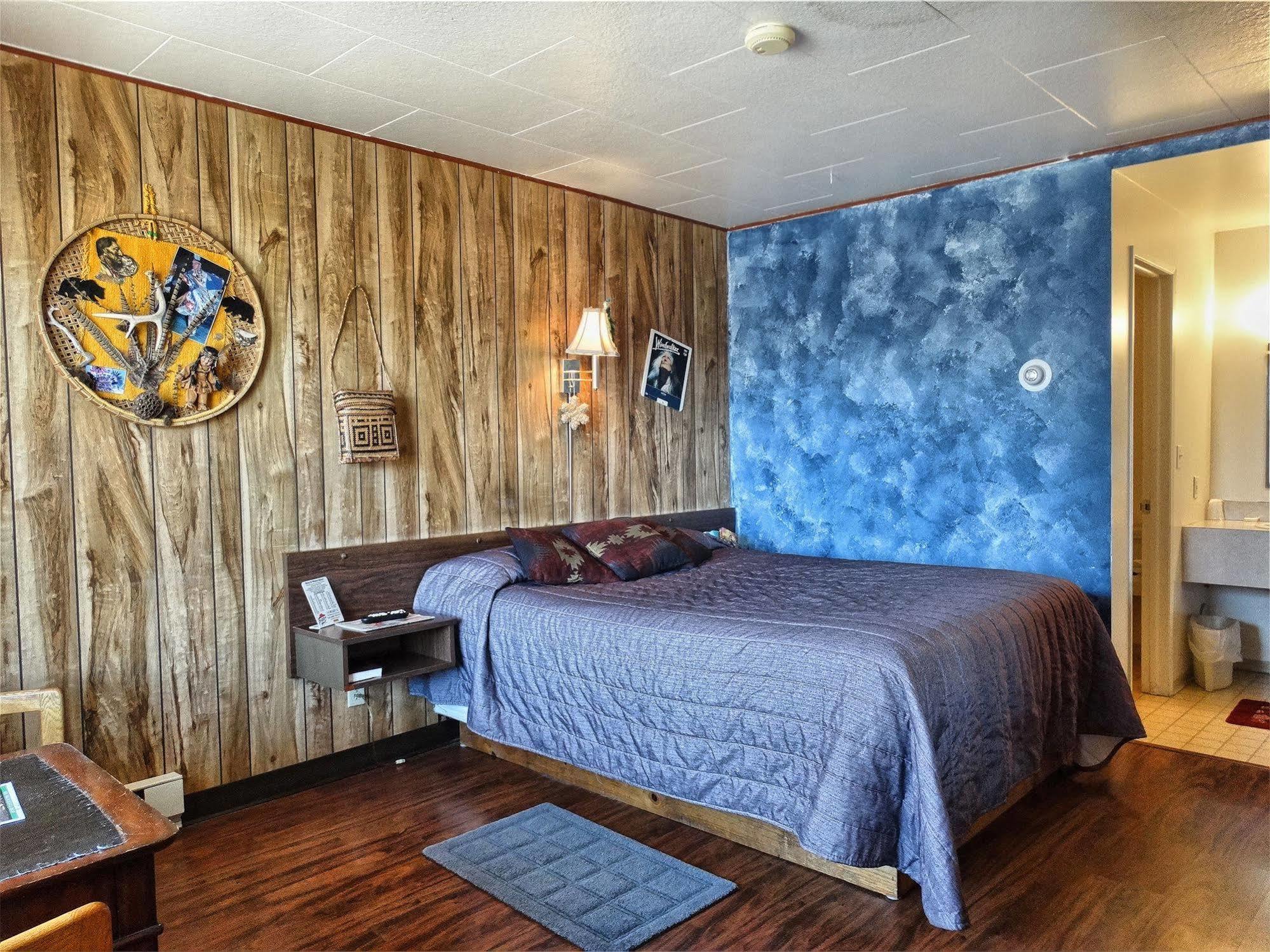 Blue And White Motel Калиспел Екстериор снимка